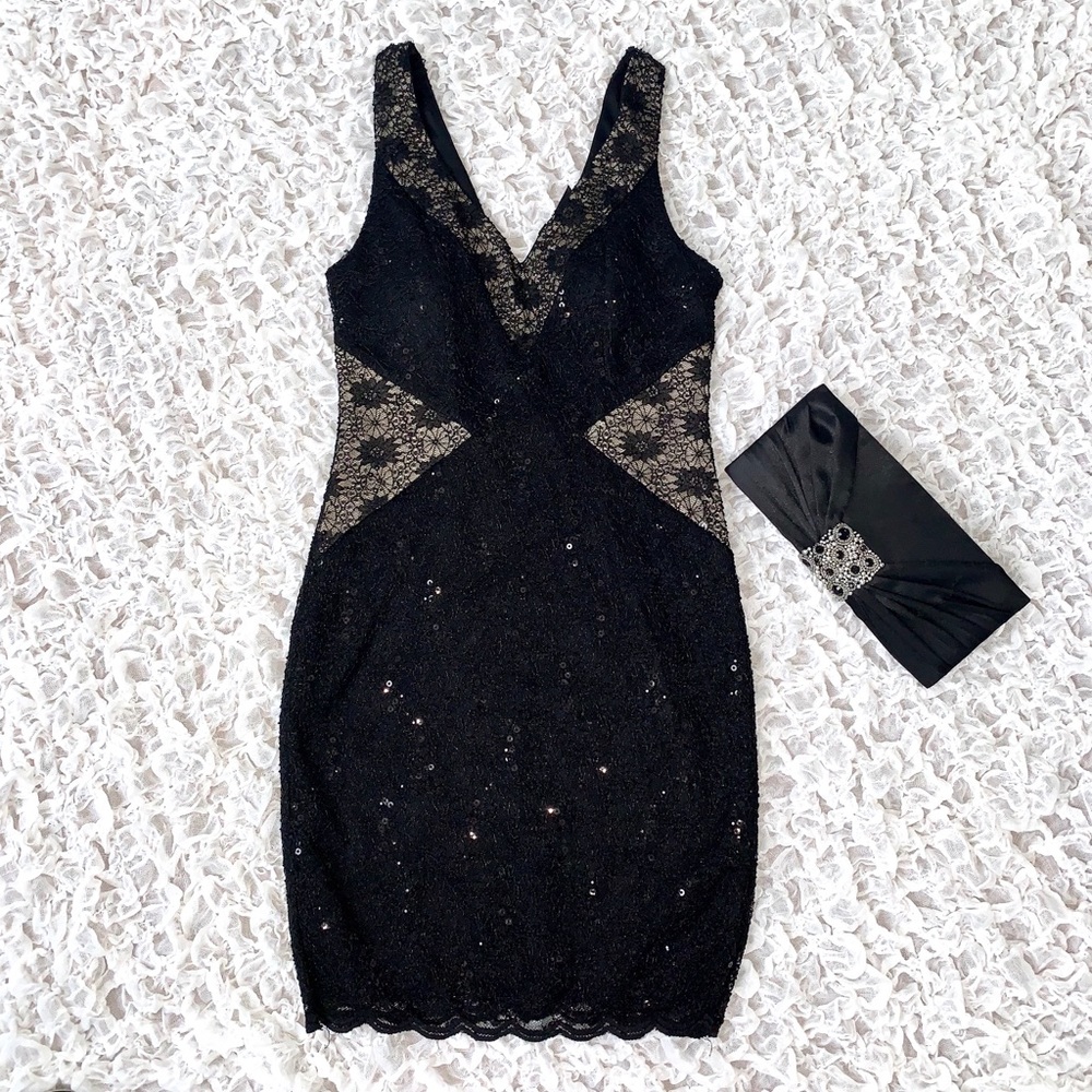 Fitted black party dress with lace and sequence.